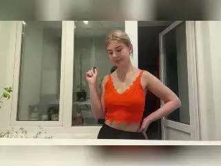 Xlovecam Free Live Porn of SlyviaCoffen