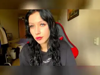 Xlovecam Adult Webcam of CarolynnDrage