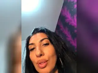 Xlovecam Live Sex Cam of BrunetteBabe69