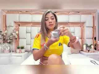 Xlovecam Private Sex Chat of KendraMiler