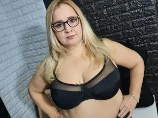 Xlovecam Sex Cam of BelaBusty