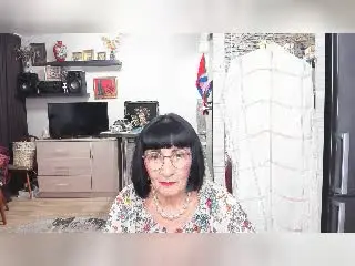 Xlovecam Sex Cam of TiniaMartin