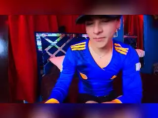 Xlovecam Free Live Porn of LukeHowlandy