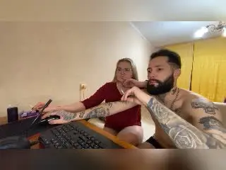 Xlovecam Sex Cam of MikeAndAnna