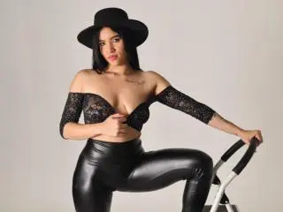 Xlovecam Adult Webcams of DaniellaPicc
