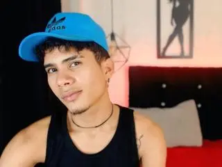 Xlovecam Nude Webcam of SkinnyCuteAlyer