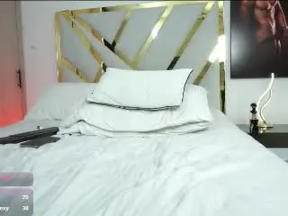 Xlovecam Live Sex of DevinHunter