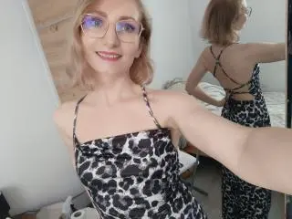 Xlovecam Free Live Porn of CinamonMoon
